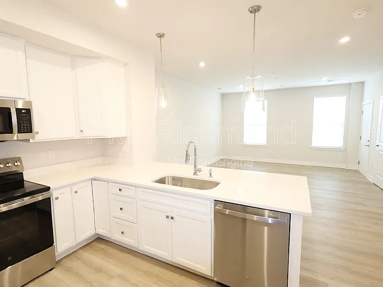 2854 Calgary Ln — Photo 9