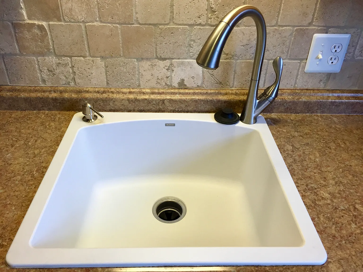 2 bed, 1.5 bath, 1100 sqft, $2,350 — Photo 4