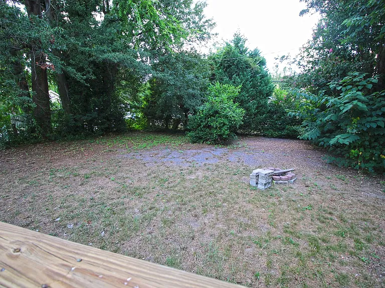 1141 Virginia St — Photo 30