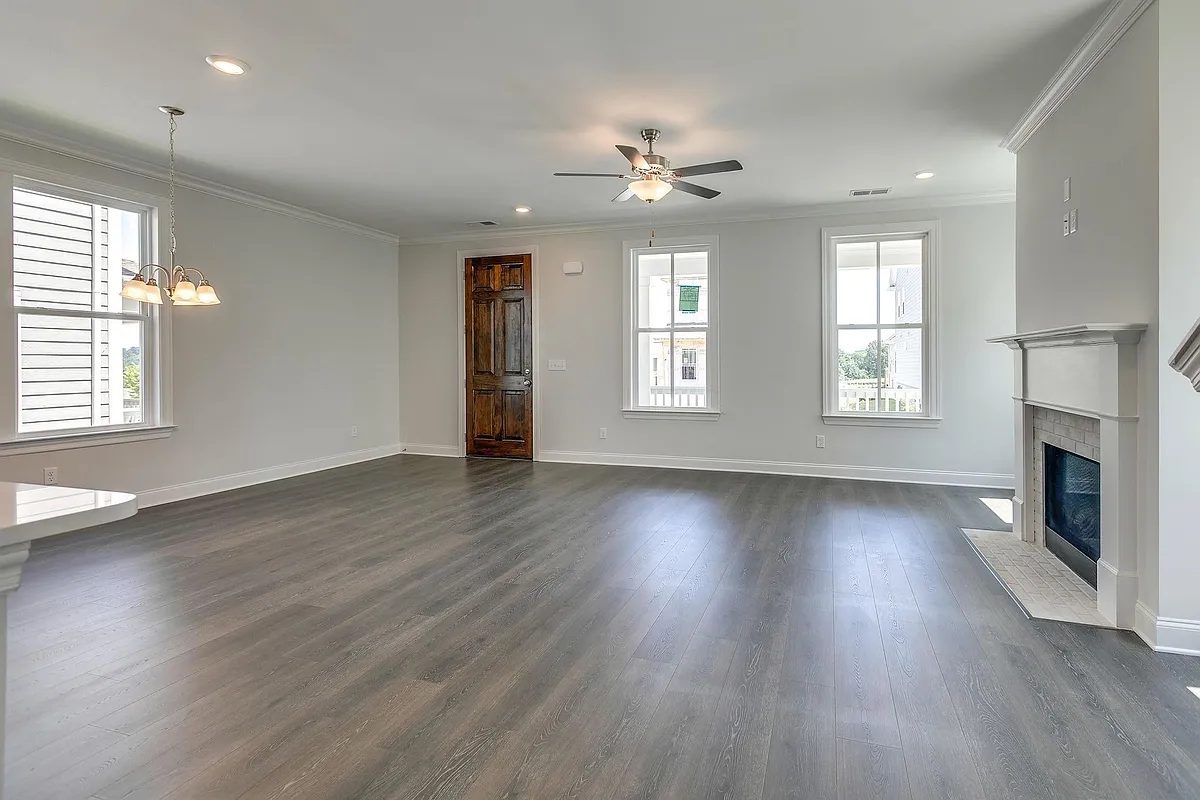 Building Photo - 3267 Vinemont Dr