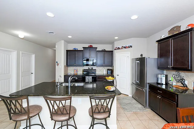 3 bed, 2.0 bath, 1579 sqft, $1,600 — Photo 3
