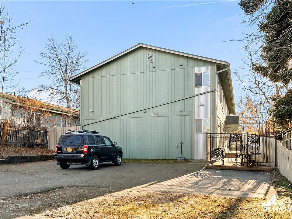 928 E 10th Ave #4