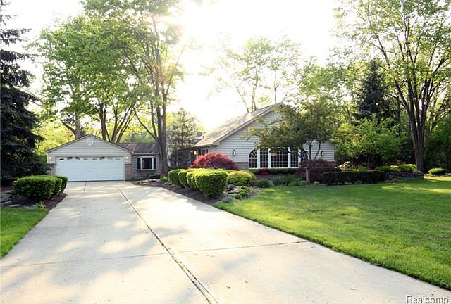1st image of 28145 Park Hill Blvd