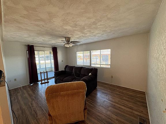 3rd image of 10804 Jamaica Blvd