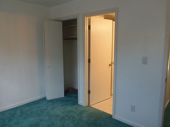 bedroom in basement_06212013