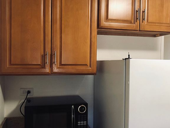 4th image of 417B Saint Mary St