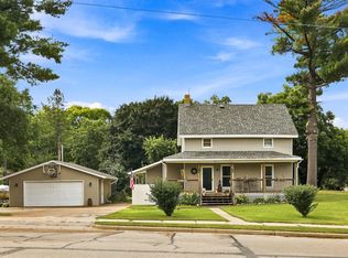 501 S Pine St, Weyauwega, WI 54983