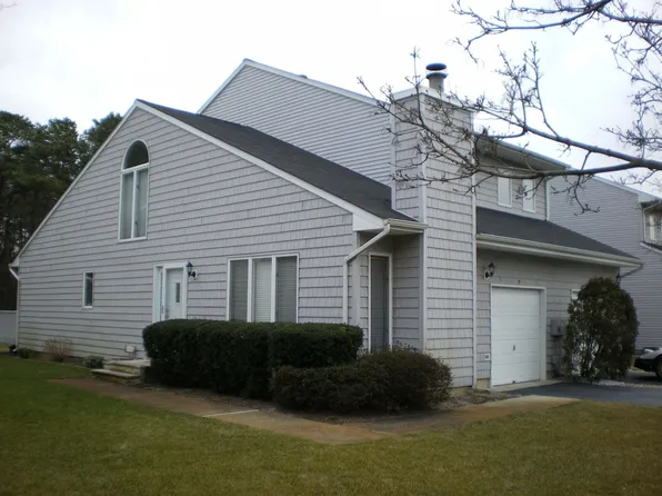 9 S Sailors Quay Dr, Brick, NJ 08723