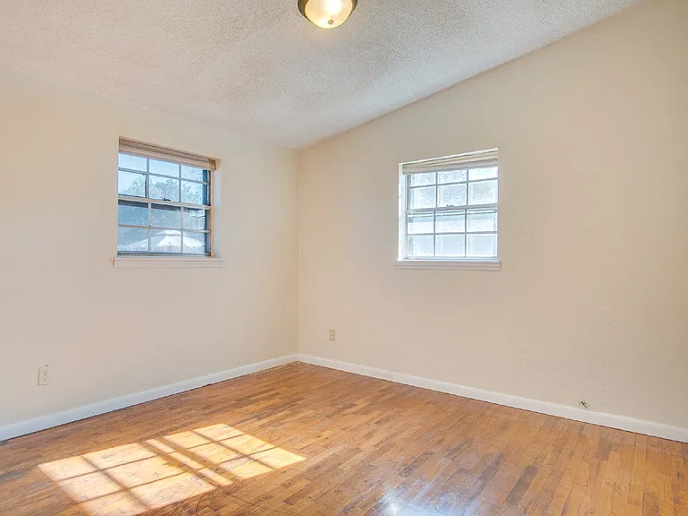 3411 W Yonge St — Photo 21