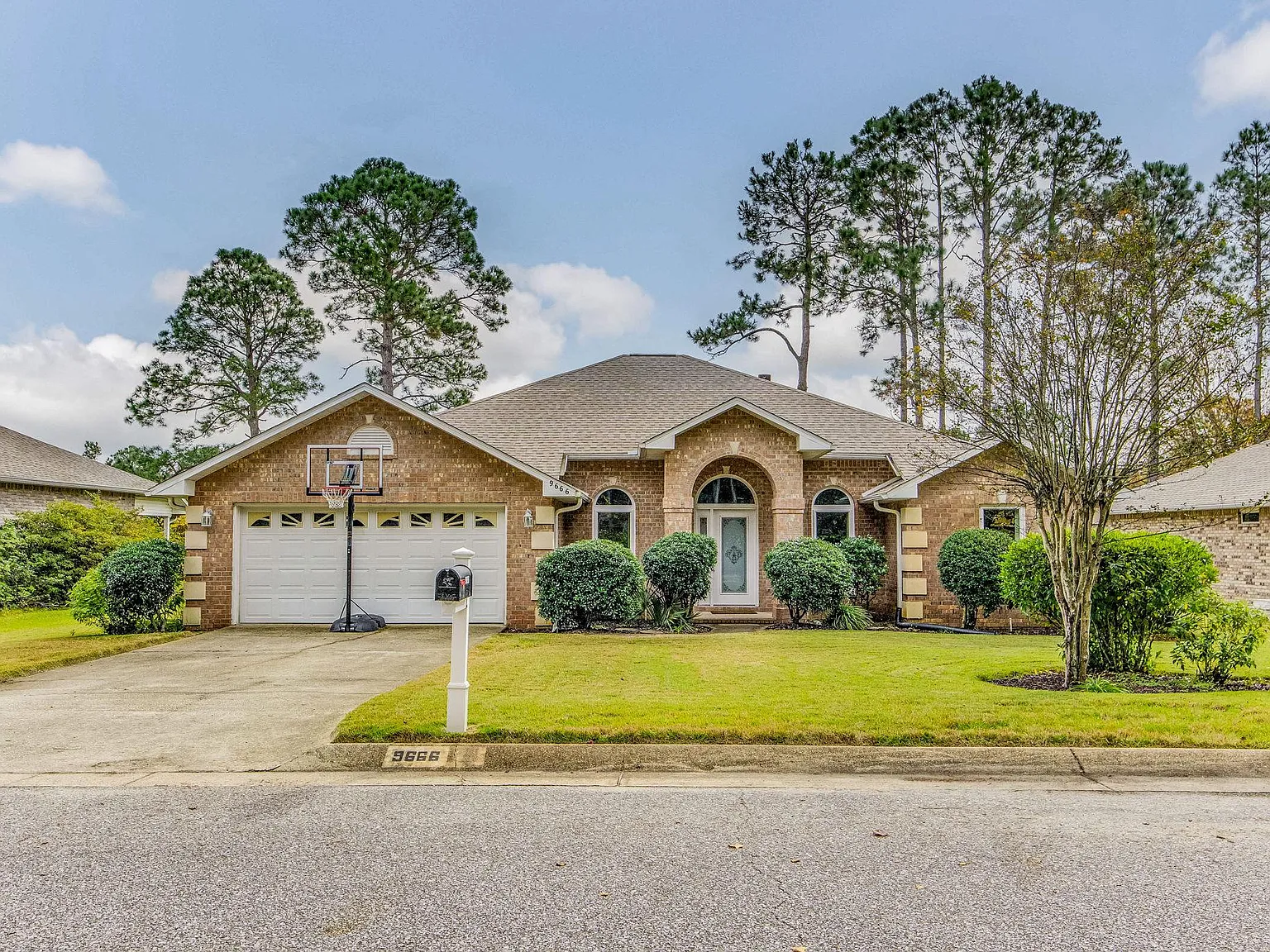 4 bed, 2219 sqft, $2,900 — Photo 1