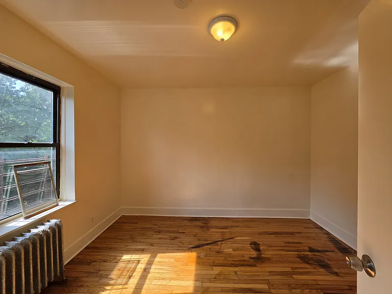 497 Van Cortlandt Park Ave #4L — Photo 2