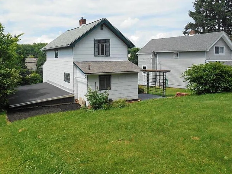 2873 Hemlock St — Photo 2