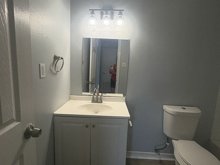 1105 New Laredo Hwy #201 — Photo 8