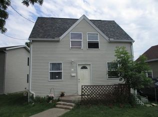 1915 Lucas St, Muscatine, IA 52761