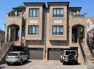 125 E Edsall Blvd, Palisades Park, NJ 07650