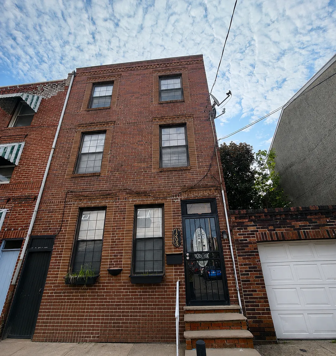 3 bed, 1620 sqft, $2,500 — Photo 1