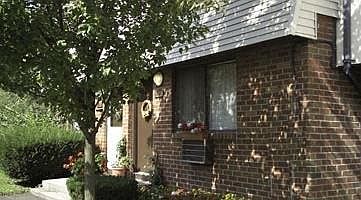4th image of 288 Woodbury Cir