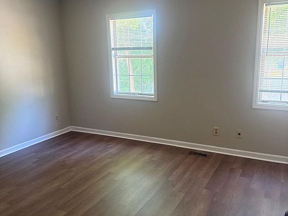 3rd image of 3529 Lynhaven Dr #3529F