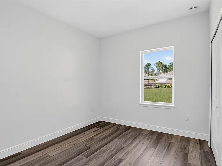 1933 W Oliver Dr — Photo 11