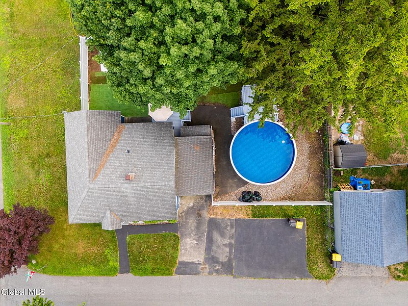 4th image of 35 Hudson Avenue