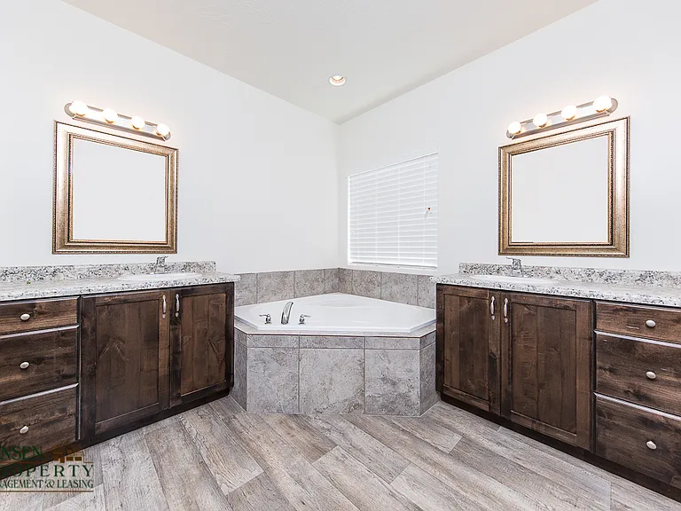 3252 E Tanoak Dr — Photo 14