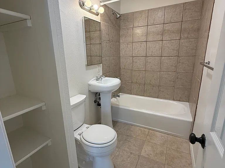 4730 W Point Loma Blvd #8 — Photo 9