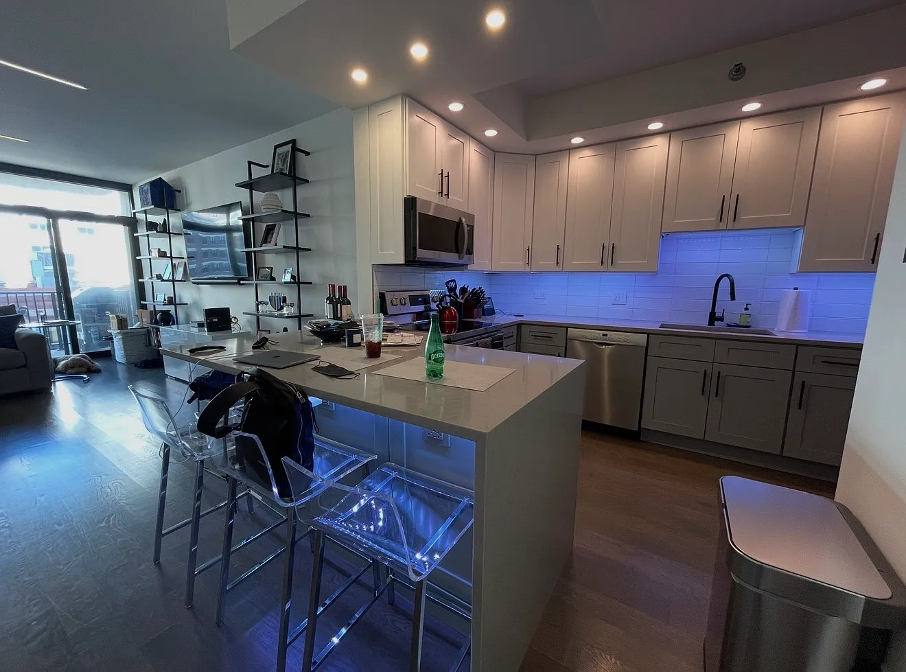 435 W Erie St — Photo 2