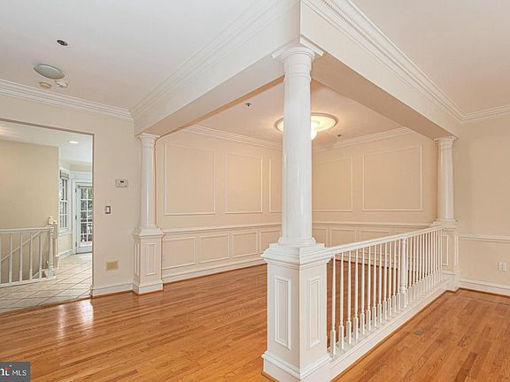 4th image of 5453 Whitley Park Terrace Townhouse #4