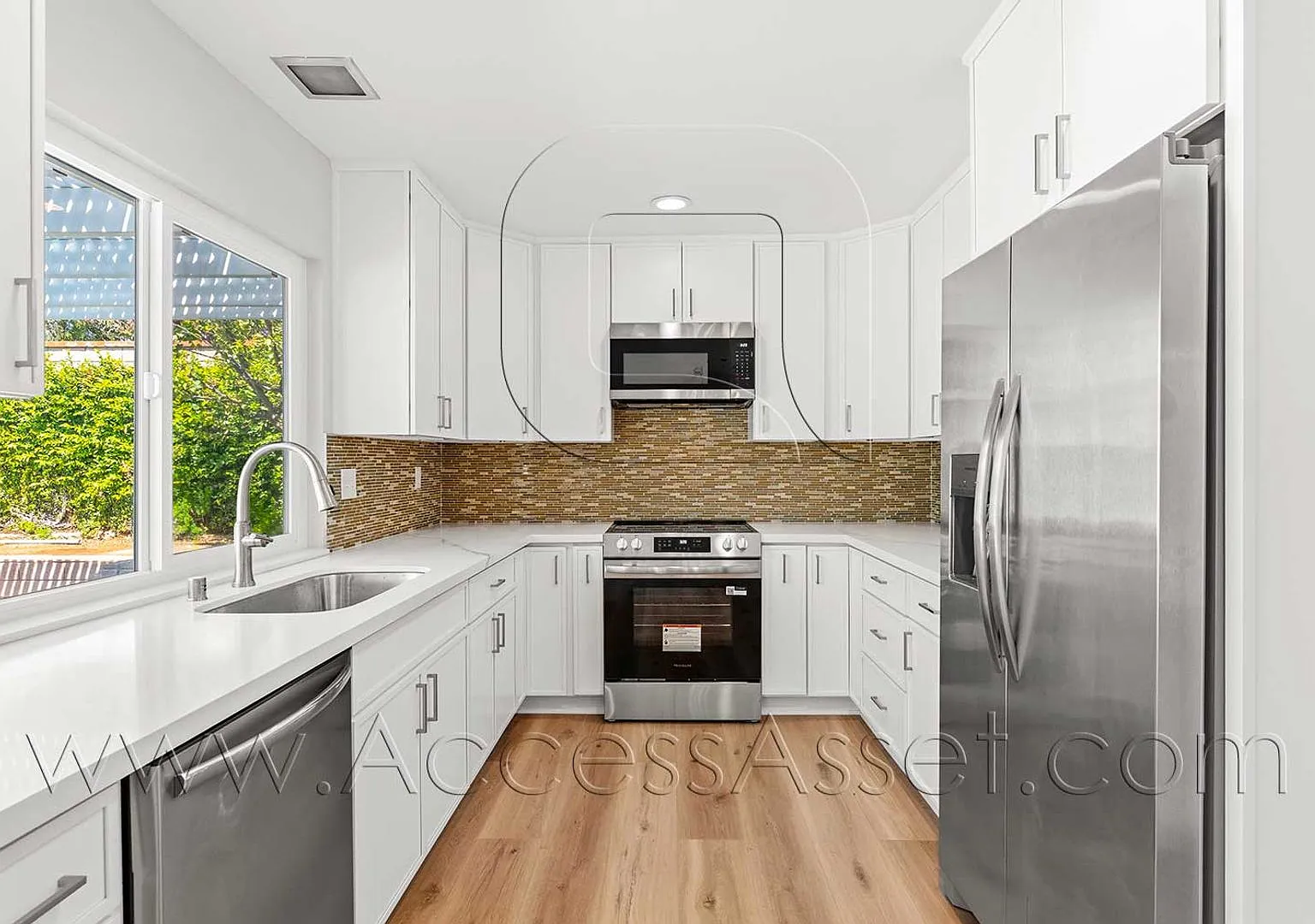 Newly Remodeled Pool Home in Desirable Via Verde Area — Photo 3
