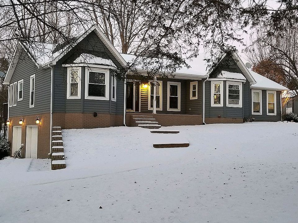 1st image of 715 E Meadows Dr