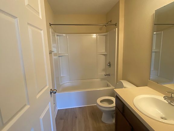 4th image of 6935 Ortega Woods Dr