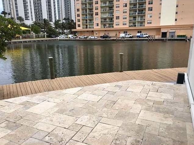 1st image of 202 Poinciana Dr