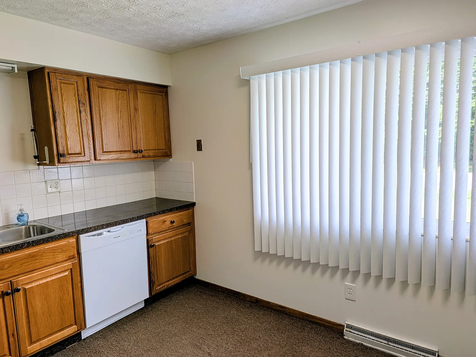 2 bed, 1.5 bath, 900 sqft, $900 — Photo 4