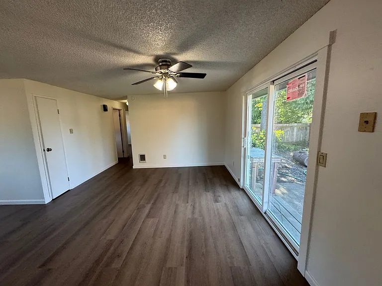 120 SE Salmon St — Photo 18