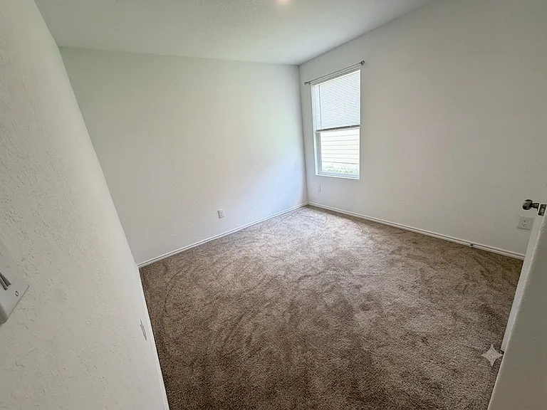 5410 Daphne Path — Photo 6