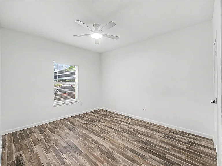 830 Threadneedle St #228 — Photo 13