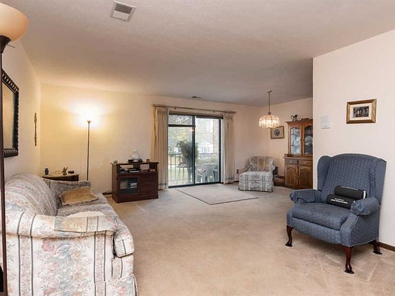 3rd image of 537 Davis Rd APT 7