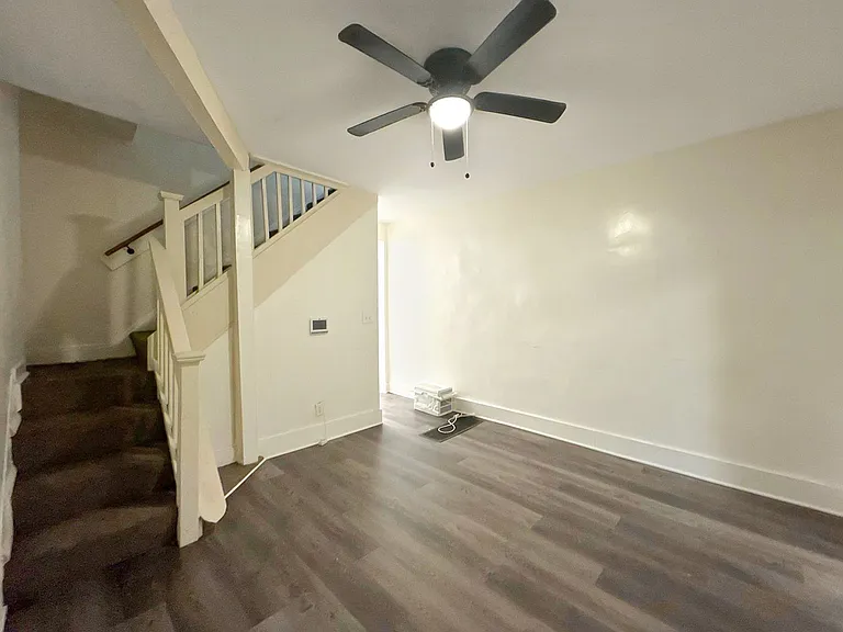 1617 N Warwick Ave — Photo 8