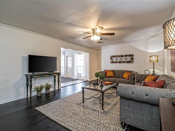 4th image of 218 Rainbow Dr