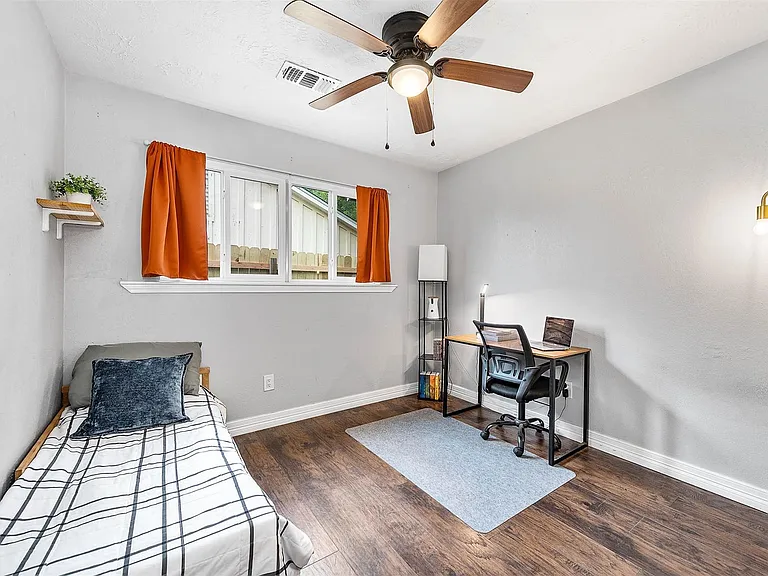 7230 Edgemoor Dr — Photo 15