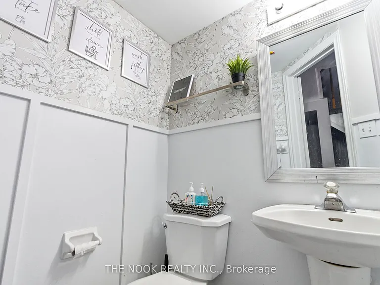 119 Brownstone Cres — Photo 3