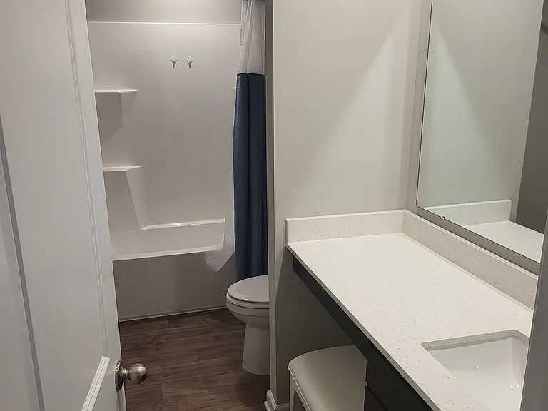 1019 Spring Hill Dr — Photo 2