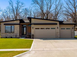 14600 Holcomb Ave, Urbandale, IA 50323