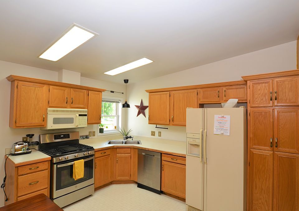 1st image of 400 Lindenwood Dr