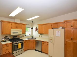 400 Lindenwood Dr, Linden, MI 48451