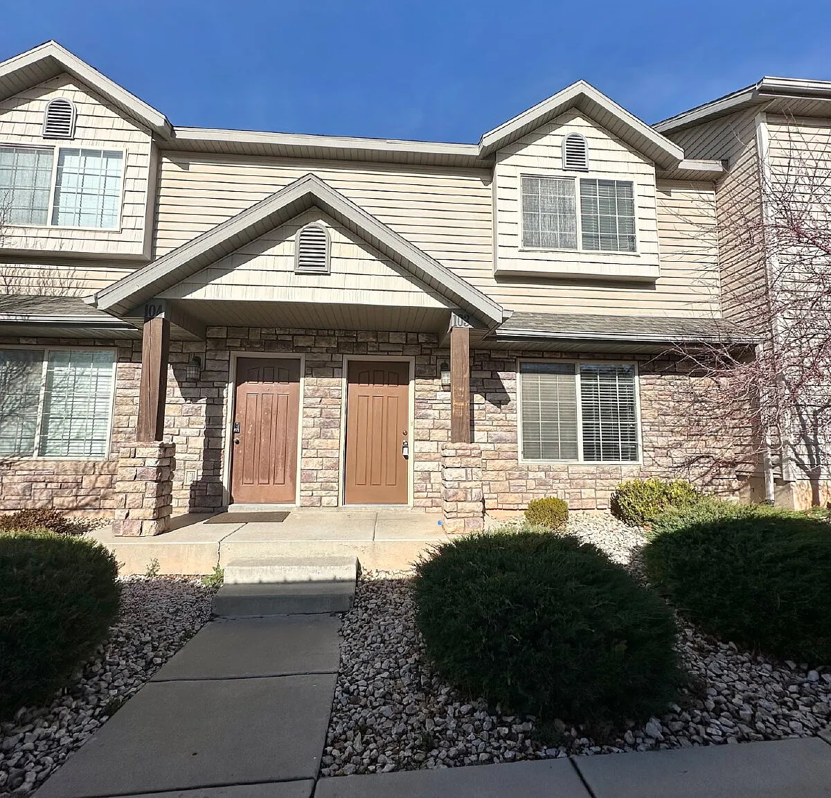 3 bed, 2.5 bath, 1365 sqft, $1,500 — Photo 2