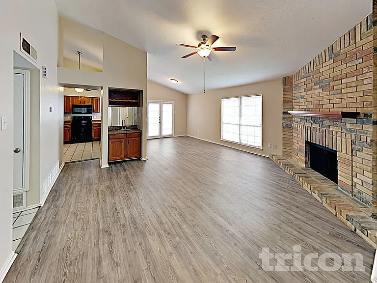 7811 Bluff Trail Dr — Photo 13