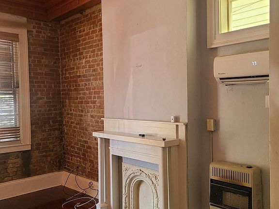 3rd image of 1121 Thalia St