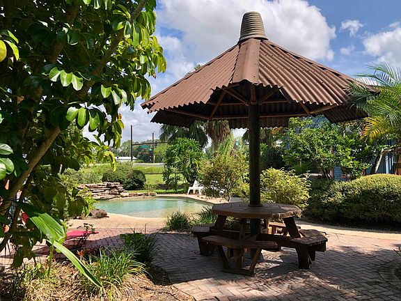3rd image of 1364 S Hoagland Blvd