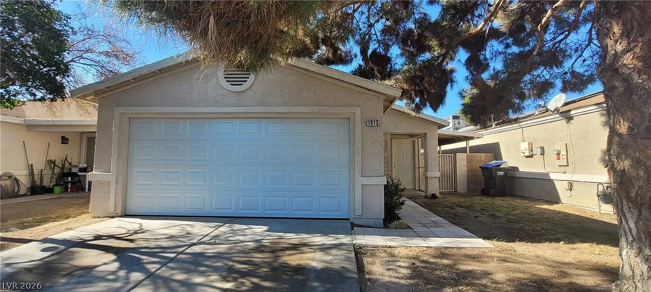 3 bed, 2.0 bath, 1096 sqft, $1,709 — Photo 1